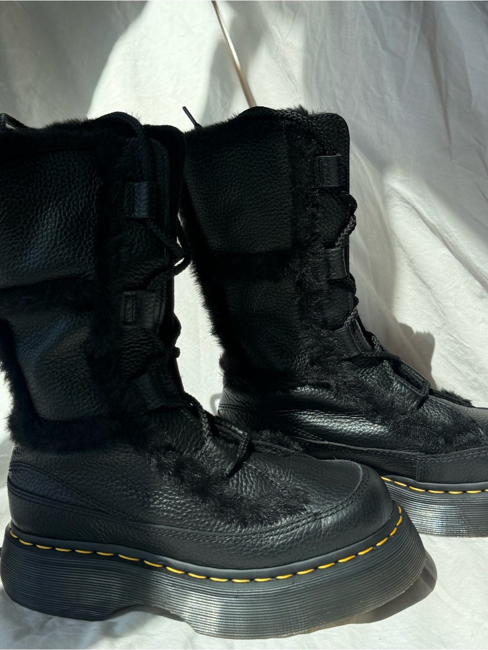 Black Dr. Martens Buzz Grizzly Lace Up Fur Lined boots Size 6 - Picture 2 of 10